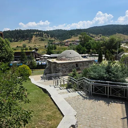 Mountain View Apartment Balcony Walk To Old Town *