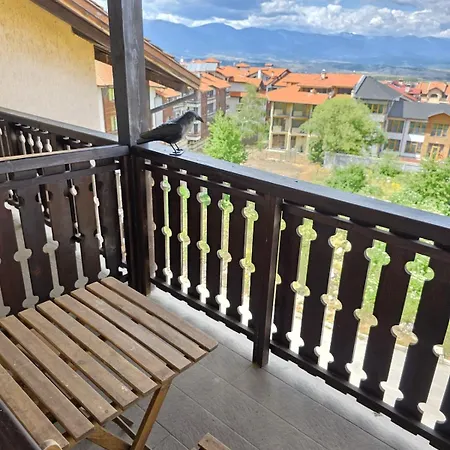 Balcony And Mountain View 7 Min Walk To Gondola דירה