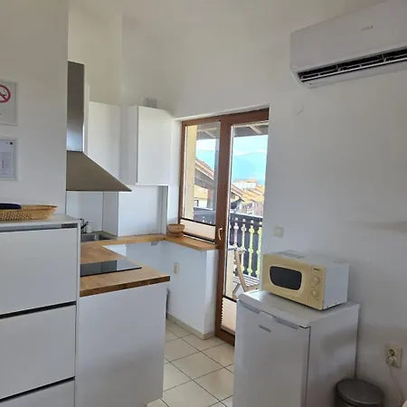 Apartment Balcony And Mountain View 7 Min Walk To Gondola *