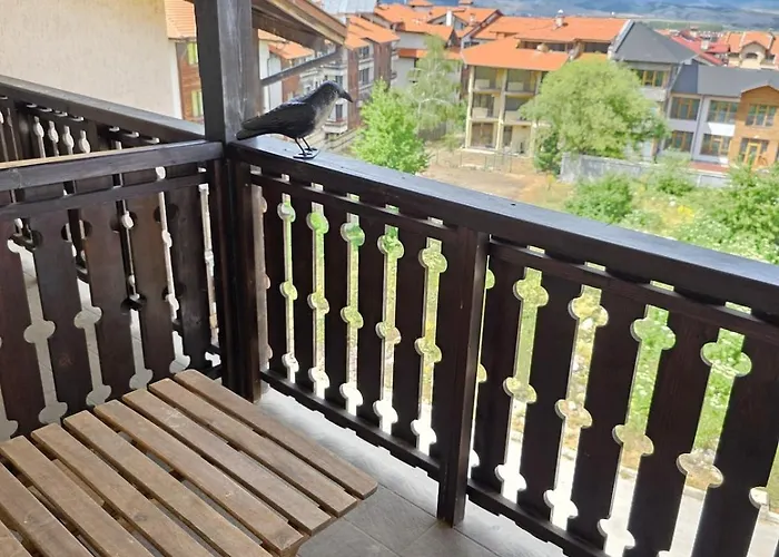 Balcony And Mountain View 7 Min Walk To Gondola 公寓